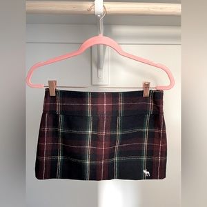 Women’s Abercrombie & Fitch mini skirt, size 00, NWT